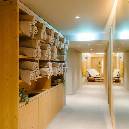 Seven Alpina Boutique